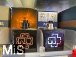10.08.2025, Bad Wrishofen im Unterallgu. Parfum von der Rockband RAMMSTEIN in der Auslage einer Drogerie. 