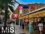11.08.2025,  Beliebtes Reiseziel der Deutschen, Spanien, Insel Mallorca. Hier  Am berchtigten Feier-Hotspot Ballermann in El Arenal liegt die Vergngungsmeile Schinkenstrasse mit dem Kult-Lokal Megapark, 