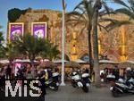 11.08.2025,  Beliebtes Reiseziel der Deutschen, Spanien, Insel Mallorca. Hier  Am berchtigten Feier-Hotspot Ballermann in El Arenal liegt die Vergngungsmeile Schinkenstrasse mit dem Kult-Lokal Megapark, Malle-Sngerin Isi Glck tritt heute auf.