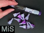 12.08.2025, Arzneimittel Abnehmspritze zur Behandlung von Adipositas bergewicht. 5mg Dosis Tirzepadid (Subkutane Anwendung). Tirzepatid, bekannt unter dem Markennamen Mounjaro, ist ein Medikament, das zur Behandlung von Typ-2-Diabetes und auch zur Gewichtsreduktion bei Adipositas eingesetzt wird. Es ist in Deutschland zugelassen und wird als Injektion verabreicht. 
