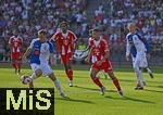 12.08.2025, Fussball Bundesliga 2025/2026, Freundschaftsspiel, Grasshopper Club Zrich - FC Bayern Mnchen - im Stadion am Letzigrund, Zrich (Schweiz). v.l. Lovro Zvonarek (Grasshopper Club Zrich) gegen Raphael Guerreiro (FC Bayern Mnchen) 
