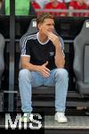 12.08.2025, Fussball Bundesliga 2025/2026, Freundschaftsspiel, Grasshopper Club Zrich - FC Bayern Mnchen - im Stadion am Letzigrund, Zrich (Schweiz). Sportdirektor Christoph Freund (Bayern Mnchen) nachdenklich 