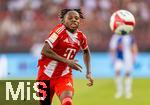 12.08.2025, Fussball Bundesliga 2025/2026, Freundschaftsspiel, Grasshopper Club Zrich - FC Bayern Mnchen - im Stadion am Letzigrund, Zrich (Schweiz). Wisdom Mike (FC Bayern Mnchen) am Ball 