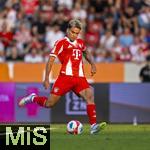 12.08.2025, Fussball Bundesliga 2025/2026, Freundschaftsspiel, Grasshopper Club Zrich - FC Bayern Mnchen - im Stadion am Letzigrund, Zrich (Schweiz). Luis Diaz (FC Bayern Mnchen) Schuss.