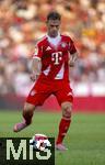 12.08.2025, Fussball Bundesliga 2025/2026, Freundschaftsspiel, Grasshopper Club Zrich - FC Bayern Mnchen - im Stadion am Letzigrund, Zrich (Schweiz). Joshua Kimmich (FC Bayern Mnchen) am Ball 
