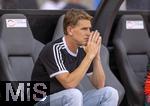 12.08.2025, Fussball Bundesliga 2025/2026, Freundschaftsspiel, Grasshopper Club Zrich - FC Bayern Mnchen - im Stadion am Letzigrund, Zrich (Schweiz). Sportdirektor Christoph Freund (Bayern Mnchen) nachdenklich 