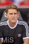 12.08.2025, Fussball Bundesliga 2025/2026, Freundschaftsspiel, Grasshopper Club Zrich - FC Bayern Mnchen - im Stadion am Letzigrund, Zrich (Schweiz). Sportdirektor Christoph Freund (Bayern Mnchen) nachdenklich 