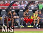 12.08.2025, Fussball Bundesliga 2025/2026, Freundschaftsspiel, Grasshopper Club Zrich - FC Bayern Mnchen - im Stadion am Letzigrund, Zrich (Schweiz). v.li: Serge Gnabry (FC Bayern Mnchen), Torwart Leon Klanac (Bayern Mnchen), Michael Olise (FC Bayern Mnchen) 