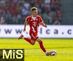12.08.2025, Fussball Bundesliga 2025/2026, Freundschaftsspiel, Grasshopper Club Zrich - FC Bayern Mnchen - im Stadion am Letzigrund, Zrich (Schweiz). Lennart Karl (FC Bayern Mnchen) am Ball 
