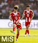 12.08.2025, Fussball Bundesliga 2025/2026, Freundschaftsspiel, Grasshopper Club Zrich - FC Bayern Mnchen - im Stadion am Letzigrund, Zrich (Schweiz). David Santos Daiber (Bayern Mnchen) am Ball 