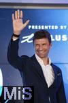 14.08.2025, Fussball Major League Soccer (MLS) 2025/2026 Kanada, Neuzugang aus Deutschland bei den Vancouver Whitecaps FC, Thomas Mller vom FC Bayern Mnchen wird bei einer Pressekonferenz offiziell vorgestellt. Hier winkt er den Journalisten