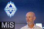 14.08.2025, Fussball Major League Soccer (MLS) 2025/2026 Kanada, Neuzugang aus Deutschland bei den Vancouver Whitecaps FC, Thomas Mller vom FC Bayern Mnchen wird bei einer Pressekonferenz offiziell vorgestellt. Jesper Srensen (Trainer Whitecaps FC / head coach)