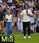 16.08.2025, Fussball Bundesliga 2025/2026, Franz-Beckenbauer-Supercup, VfB Stuttgart - FC Bayern Mnchen, in der MHP-Arena (Stuttgart). Heidi Beckenbauer (Deutschland) mit sky Moderator Sebastian Hellmann (Deutschland)..