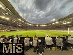 16.08.2025, Fussball Bundesliga 2025/2026, Franz-Beckenbauer-Supercup, VfB Stuttgart - FC Bayern Mnchen, in der MHP-Arena (Stuttgart). Viele Fotografen am Spielfeldrand