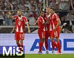 16.08.2025, Fussball Bundesliga 2025/2026, Franz-Beckenbauer-Supercup, VfB Stuttgart - FC Bayern Mnchen, in der MHP-Arena (Stuttgart). Torjubel v.l. Konrad Laimer (FC Bayern Mnchen), Serge Gnabry (FC Bayern Mnchen), Harry Kane (FC Bayern Mnchen) und Leon Goretzka (FC Bayern Mnchen) 