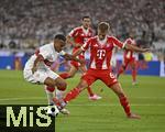 16.08.2025, Fussball Bundesliga 2025/2026, Franz-Beckenbauer-Supercup, VfB Stuttgart - FC Bayern Mnchen, in der MHP-Arena (Stuttgart). v.l. Josha Vagnoman (Stuttgart) gegen Joshua Kimmich (FC Bayern Mnchen) 