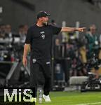 16.08.2025, Fussball Bundesliga 2025/2026, Franz-Beckenbauer-Supercup, VfB Stuttgart - FC Bayern Mnchen, in der MHP-Arena (Stuttgart). Trainer Sebastian Hoene (Stuttgart) gestikuliert
