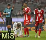 16.08.2025, Fussball Bundesliga 2025/2026, Franz-Beckenbauer-Supercup, VfB Stuttgart - FC Bayern Mnchen, in der MHP-Arena (Stuttgart). v.l. Schiedsrichter Harm Osmers (Deutschland), Nick Woltemade (Stuttgart) , Jonathan Tah (FC Bayern Mnchen) und Dayot Upamecano (FC Bayern Mnchen) 