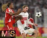 16.08.2025, Fussball Bundesliga 2025/2026, Franz-Beckenbauer-Supercup, VfB Stuttgart - FC Bayern Mnchen, in der MHP-Arena (Stuttgart). v.l. Sacha Boey (FC Bayern Mnchen) gegen Nick Woltemade (Stuttgart) 