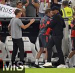 16.08.2025, Fussball Bundesliga 2025/2026, Franz-Beckenbauer-Supercup, VfB Stuttgart - FC Bayern Mnchen, in der MHP-Arena (Stuttgart). Trainer Vincent Kompany (FC Bayern Mnchen) jubelt mit Sportdirektor Christoph Freund (Bayern Mnchen) 