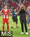 16.08.2025, Fussball Bundesliga 2025/2026, Franz-Beckenbauer-Supercup, VfB Stuttgart - FC Bayern Mnchen, in der MHP-Arena (Stuttgart). v.l. Leon Goretzka (FC Bayern Mnchen) und Trainer Vincent Kompany (FC Bayern Mnchen) 
