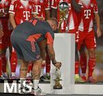 16.08.2025, Fussball Bundesliga 2025/2026, Franz-Beckenbauer-Supercup, VfB Stuttgart - FC Bayern Mnchen, in der MHP-Arena (Stuttgart). Der Kakadu wird bereit gestellt.