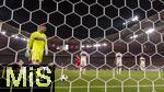 16.08.2025, Fussball Bundesliga 2025/2026, Franz-Beckenbauer-Supercup, VfB Stuttgart - FC Bayern Mnchen, in der MHP-Arena (Stuttgart). Nach dem Kopfballtor zum 2:0 von Luis Diaz steht Torwart Fabian Bredlow (Stuttgart) nachdenklich da 