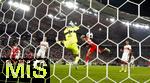 16.08.2025, Fussball Bundesliga 2025/2026, Franz-Beckenbauer-Supercup, VfB Stuttgart - FC Bayern Mnchen, in der MHP-Arena (Stuttgart). Kopfballtor zum 2:0 von Luis Diaz (Bayern) gegen Torwart Fabian Bredlow (Stuttgart) 