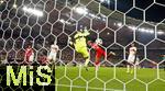 16.08.2025, Fussball Bundesliga 2025/2026, Franz-Beckenbauer-Supercup, VfB Stuttgart - FC Bayern Mnchen, in der MHP-Arena (Stuttgart). Kopfballtor zum 2:0 von Luis Diaz (Bayern) gegen Torwart Fabian Bredlow (Stuttgart) 