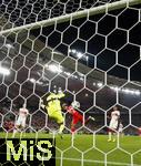 16.08.2025, Fussball Bundesliga 2025/2026, Franz-Beckenbauer-Supercup, VfB Stuttgart - FC Bayern Mnchen, in der MHP-Arena (Stuttgart). Kopfballtor zum 2:0 von Luis Diaz (Bayern) gegen Torwart Fabian Bredlow (Stuttgart) 