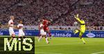16.08.2025, Fussball Bundesliga 2025/2026, Franz-Beckenbauer-Supercup, VfB Stuttgart - FC Bayern Mnchen, in der MHP-Arena (Stuttgart). Kopfball zum 2:0 Tor fr Luis Diaz (mitte, FC Bayern Mnchen) gegen Torwart Fabian Bredlow (re, Stuttgart) 