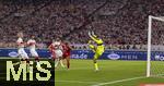 16.08.2025, Fussball Bundesliga 2025/2026, Franz-Beckenbauer-Supercup, VfB Stuttgart - FC Bayern Mnchen, in der MHP-Arena (Stuttgart). Kopfball zum 2:0 Tor fr Luis Diaz (mitte, FC Bayern Mnchen) gegen Torwart Fabian Bredlow (re, Stuttgart) 