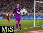 16.08.2025, Fussball Bundesliga 2025/2026, Franz-Beckenbauer-Supercup, VfB Stuttgart - FC Bayern Mnchen, in der MHP-Arena (Stuttgart). Torwart Manuel Neuer (FC Bayern Mnchen) Einzelspieler, Einzeln, ganze Figur, ganzfigur, Einzelaktion, Einzelperson, Aktion, Einzelbild, Einzelaktion, Freisteller, Ganzkrperaufnahme, Spielszene, Einzelbild, Ganzkrper, Aktionsfoto, , 