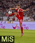 16.08.2025, Fussball Bundesliga 2025/2026, Franz-Beckenbauer-Supercup, VfB Stuttgart - FC Bayern Mnchen, in der MHP-Arena (Stuttgart). Joshua Kimmich (FC Bayern Mnchen) am Ball 