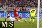 16.08.2025, Fussball Bundesliga 2025/2026, Franz-Beckenbauer-Supercup, VfB Stuttgart - FC Bayern Mnchen, in der MHP-Arena (Stuttgart). Harry Kane (FC Bayern Mnchen) versucht gegen Luca Jaquez (Stuttgart) und Torwart Fabian Bredlow (Stuttgart) ein Tor zu erzielen.
