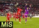 16.08.2025, Fussball Bundesliga 2025/2026, Franz-Beckenbauer-Supercup, VfB Stuttgart - FC Bayern Mnchen, in der MHP-Arena (Stuttgart). Schlussjubel v.li: Joshua Kimmich (FC Bayern Mnchen), Dayot Upamecano (FC Bayern Mnchen) mit dem Pokal, Torwart Manuel Neuer (FC Bayern Mnchen).