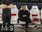 16.08.2025, Fussball Bundesliga 2025/2026, Franz-Beckenbauer-Supercup, VfB Stuttgart - FC Bayern Mnchen, in der MHP-Arena (Stuttgart). Nach dem Spiel, Sportvorstand Max Eberl (Bayern Mnchen) nachdenklich auf der Bank 