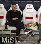 16.08.2025, Fussball Bundesliga 2025/2026, Franz-Beckenbauer-Supercup, VfB Stuttgart - FC Bayern Mnchen, in der MHP-Arena (Stuttgart). Nach dem Spiel, Sportvorstand Max Eberl (Bayern Mnchen) nachdenklich auf der Bank 