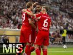 16.08.2025, Fussball Bundesliga 2025/2026, Franz-Beckenbauer-Supercup, VfB Stuttgart - FC Bayern Mnchen, in der MHP-Arena (Stuttgart). Torjubel Harry Kane (FC Bayern Mnchen), Jonathan Tah (FC Bayern Mnchen), Joshua Kimmich (FC Bayern Mnchen) 