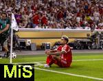 16.08.2025, Fussball Bundesliga 2025/2026, Franz-Beckenbauer-Supercup, VfB Stuttgart - FC Bayern Mnchen, in der MHP-Arena (Stuttgart). Torjubel Luis Diaz (FC Bayern Mnchen) am Boden, er imitiert als Hommage den Gamer-Jubel vom verstorbenen Diogo Jota (Portugal).