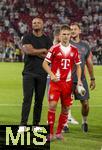 16.08.2025, Fussball Bundesliga 2025/2026, Franz-Beckenbauer-Supercup, VfB Stuttgart - FC Bayern Mnchen, in der MHP-Arena (Stuttgart). Schlussjubel Trainer Vincent Kompany (FC Bayern Mnchen) zufrieden neben Joshua Kimmich (FC Bayern Mnchen) 