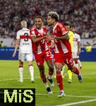 16.08.2025, Fussball Bundesliga 2025/2026, Franz-Beckenbauer-Supercup, VfB Stuttgart - FC Bayern Mnchen, in der MHP-Arena (Stuttgart). Torjubel Luis Diaz (re, FC Bayern Mnchen) mit Sacha Boey (FC Bayern Mnchen) 
