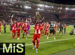 16.08.2025, Fussball Bundesliga 2025/2026, Franz-Beckenbauer-Supercup, VfB Stuttgart - FC Bayern Mnchen, in der MHP-Arena (Stuttgart). Schlussjubel Wisdom Mike (FC Bayern Mnchen) mit dem Pokal  