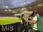 16.08.2025, Fussball Bundesliga 2025/2026, Franz-Beckenbauer-Supercup, VfB Stuttgart - FC Bayern Mnchen, in der MHP-Arena (Stuttgart). bersicht Stadion.Kameramann am Spielfeldrand 
