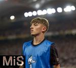 16.08.2025, Fussball Bundesliga 2025/2026, Franz-Beckenbauer-Supercup, VfB Stuttgart - FC Bayern Mnchen, in der MHP-Arena (Stuttgart). Lennart Karl (FC Bayern Mnchen) nachdenklich als Auswechselspieler.