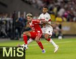 16.08.2025, Fussball Bundesliga 2025/2026, Franz-Beckenbauer-Supercup, VfB Stuttgart - FC Bayern Mnchen, in der MHP-Arena (Stuttgart). v.li: Luis Diaz (FC Bayern Mnchen) gegen Josha Vagnoman (Stuttgart) 