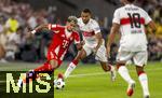16.08.2025, Fussball Bundesliga 2025/2026, Franz-Beckenbauer-Supercup, VfB Stuttgart - FC Bayern Mnchen, in der MHP-Arena (Stuttgart). v.li: Luis Diaz (FC Bayern Mnchen) gegen Josha Vagnoman (Stuttgart) 