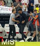 16.08.2025, Fussball Bundesliga 2025/2026, Franz-Beckenbauer-Supercup, VfB Stuttgart - FC Bayern Mnchen, in der MHP-Arena (Stuttgart). Schlussjubel nach dem Sieg bei Trainer Vincent Kompany (FC Bayern Mnchen) mit Sportdirektor Christoph Freund (Bayern Mnchen)  