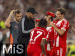 16.08.2025, Fussball Bundesliga 2025/2026, Franz-Beckenbauer-Supercup, VfB Stuttgart - FC Bayern Mnchen, in der MHP-Arena (Stuttgart). li: Trainer Vincent Kompany (FC Bayern Mnchen) gibt Anweisungen, Michael Olise (FC Bayern Mnchen), Leon Goretzka (FC Bayern Mnchen) 
