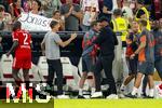 16.08.2025, Fussball Bundesliga 2025/2026, Franz-Beckenbauer-Supercup, VfB Stuttgart - FC Bayern Mnchen, in der MHP-Arena (Stuttgart). Schlussjubel nach dem Sieg bei Trainer Vincent Kompany (FC Bayern Mnchen) mit Sportdirektor Christoph Freund (Bayern Mnchen)  